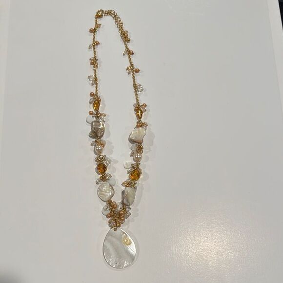 Elegant Gold and White Beaded Necklace - Picture 2 of 7
